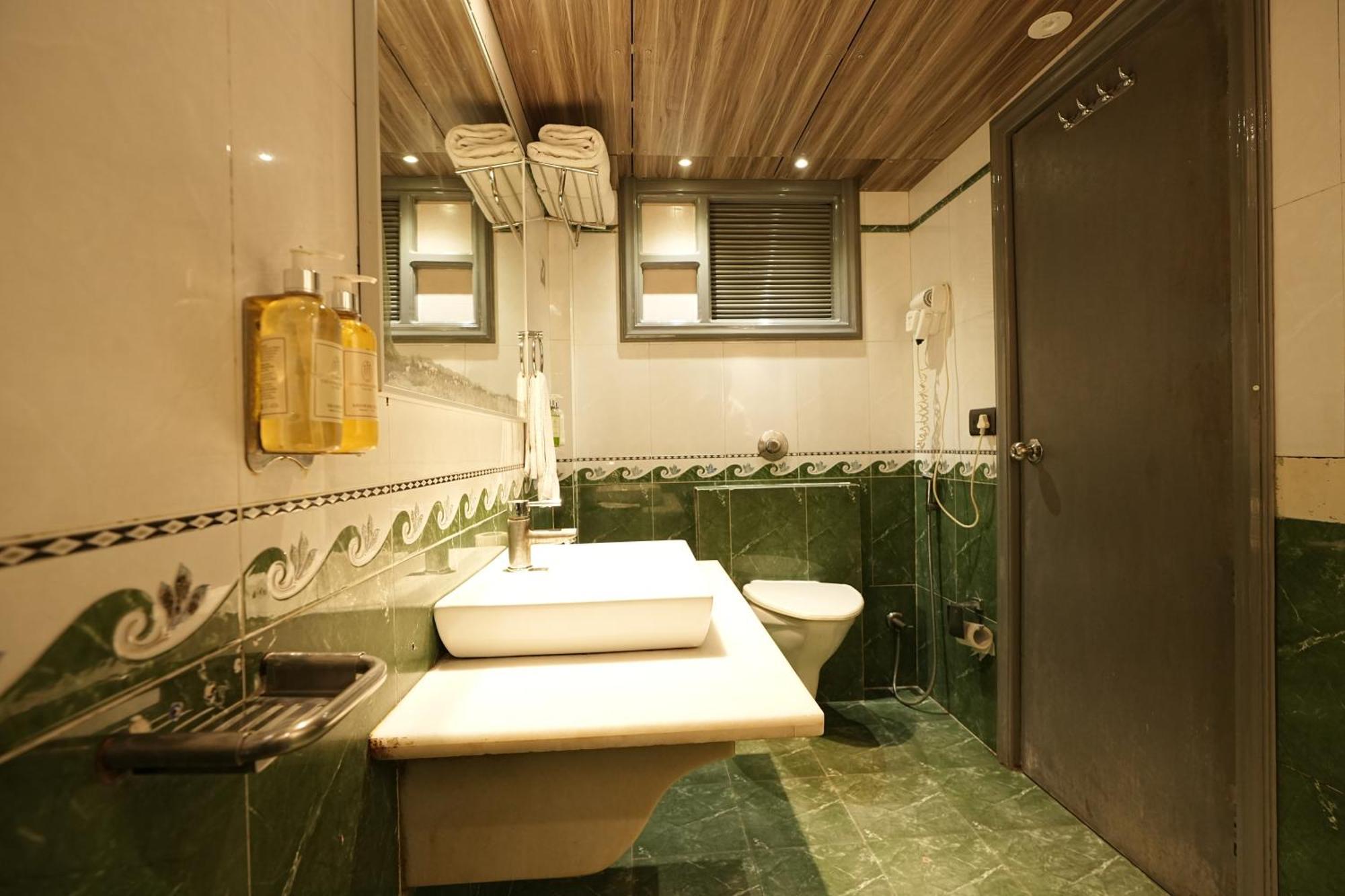 Empire Suites, Új-Delhi Kültér fotó
