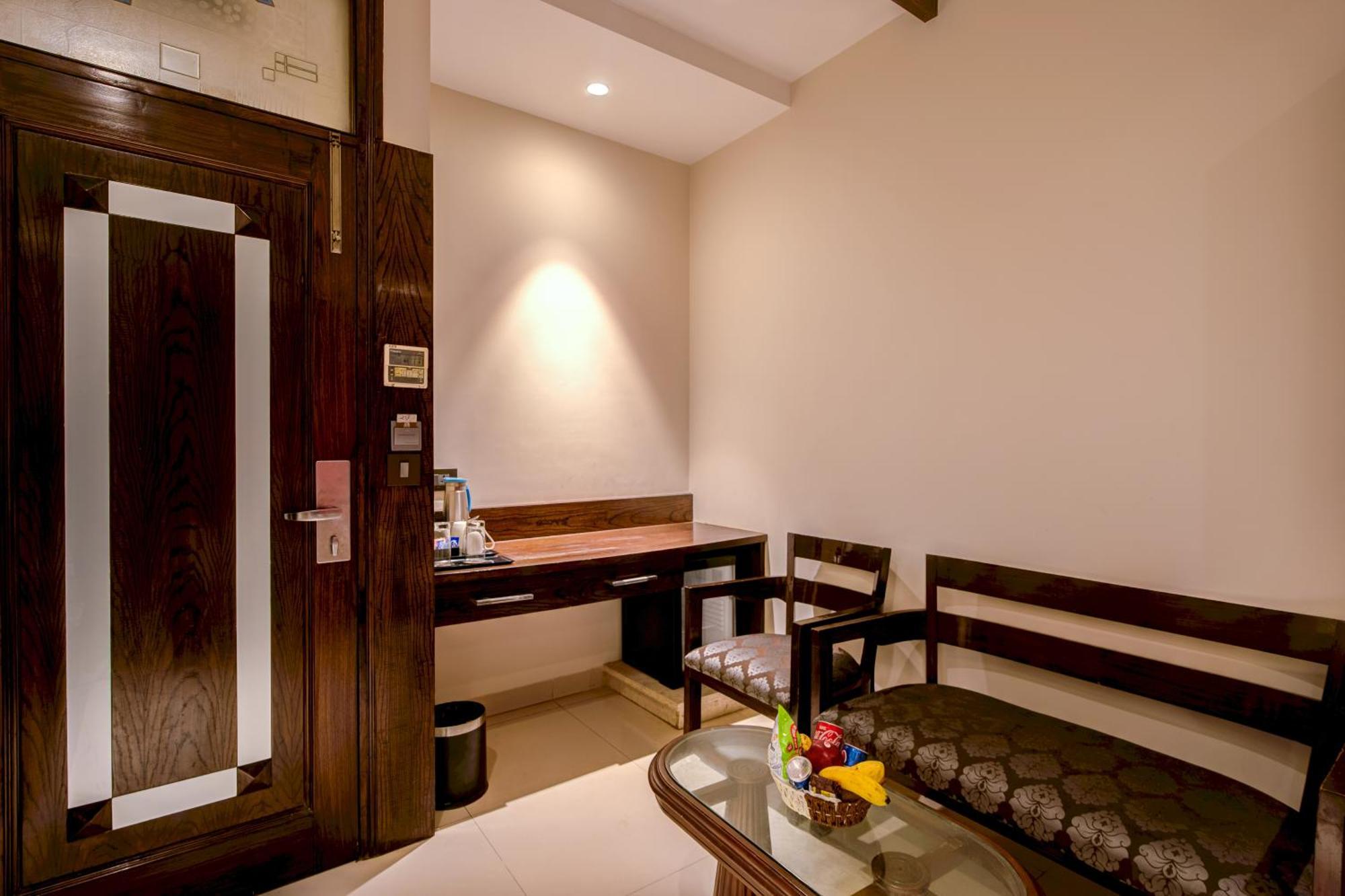 Empire Suites, Új-Delhi Kültér fotó