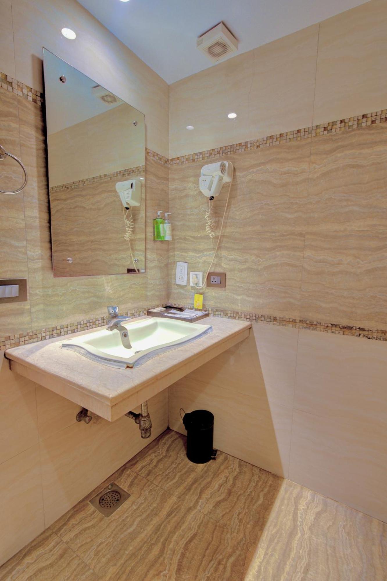 Empire Suites, Új-Delhi Kültér fotó