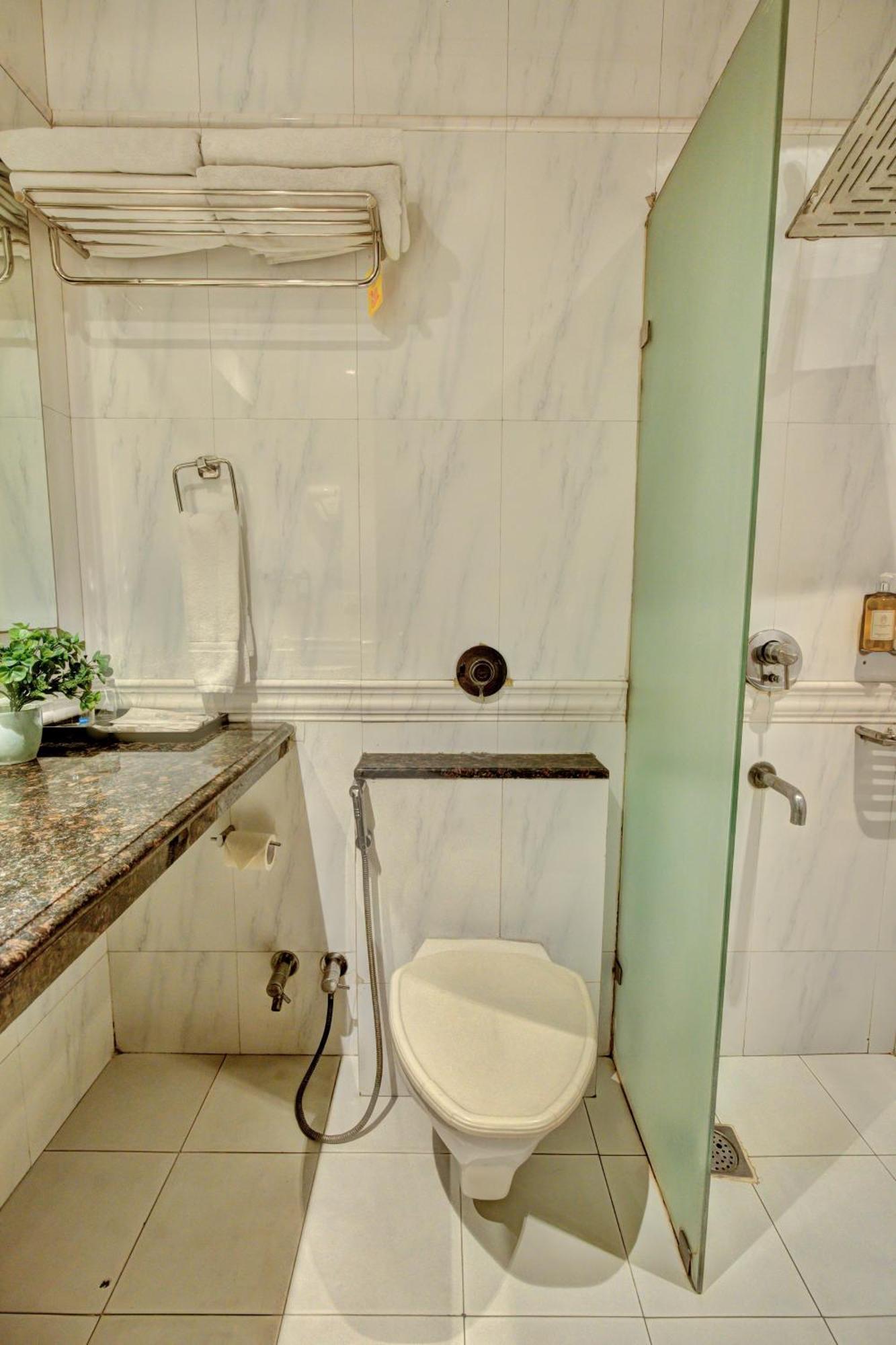 Empire Suites, Új-Delhi Kültér fotó