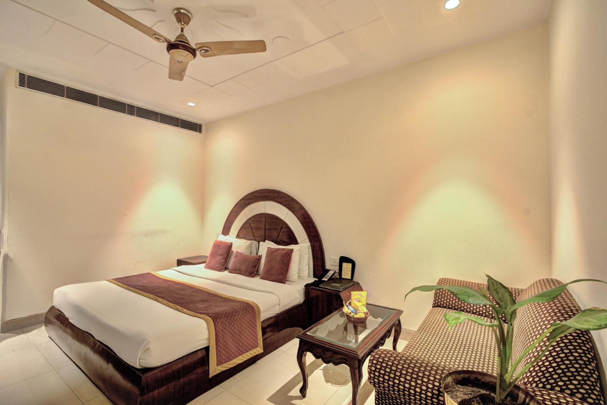 Empire Suites, Új-Delhi Kültér fotó